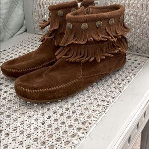 Minnetonka suede ankle boot size 8